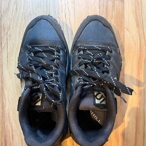 Five Ten Sam Hill mountain bike shoe.  8.5. Fits like a 8 women's.